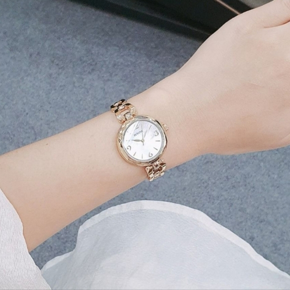 ***SOLD*** Bulova Mother of Pearl Dial Gold Tone Steel Ladies Watch - Picture 11 of 11